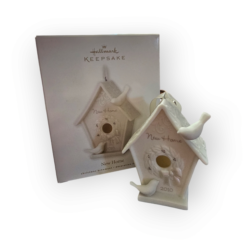 Hallmark 2010 new home birdhouse ornament‎